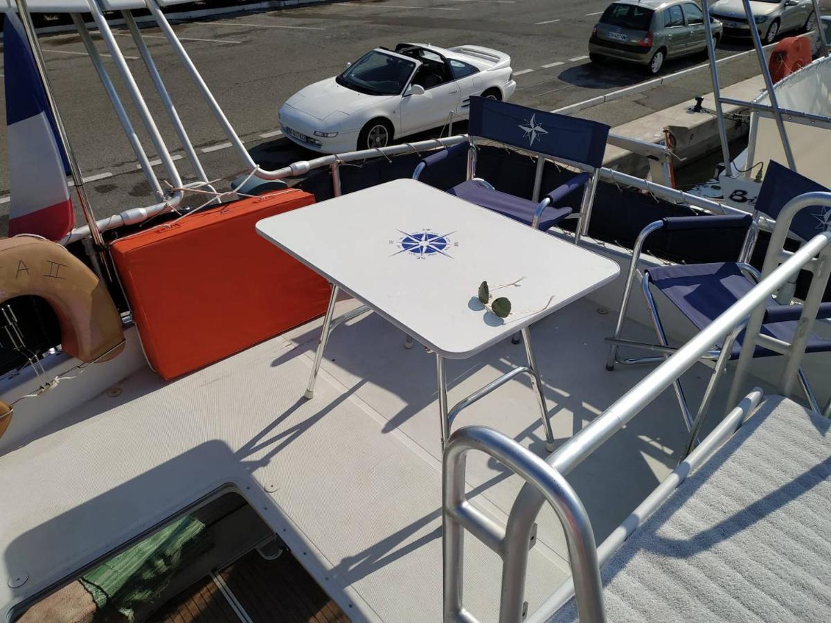 Botel Ferretti 36 ' Bateau A Quai Vieux-port Festival La Croisette Cannes