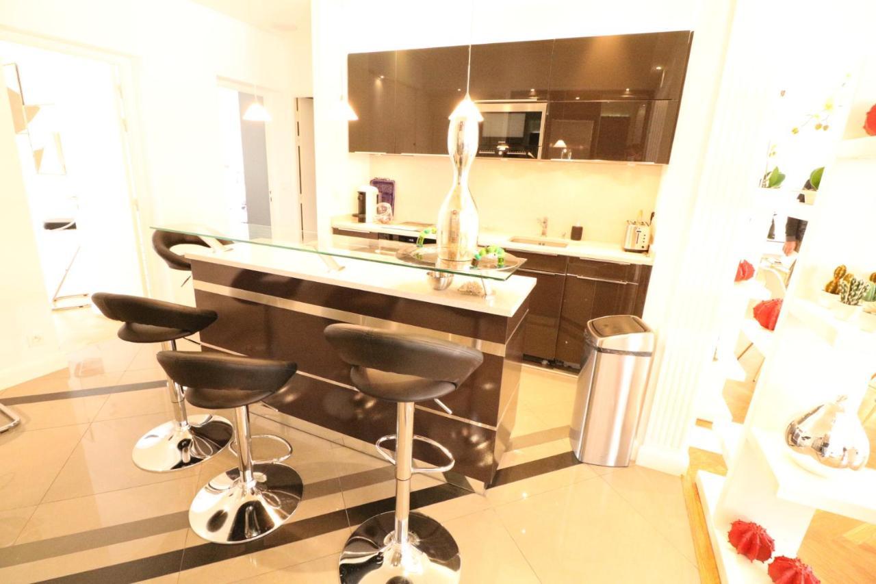 Beautiful 3 Bedroom. Direct Sea View. 401 Apartment