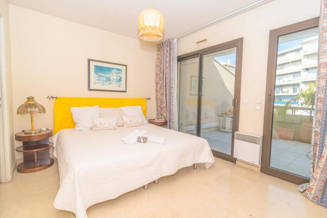 Sea View Comfort: 3-bedroom Balcony Retreat Cannes