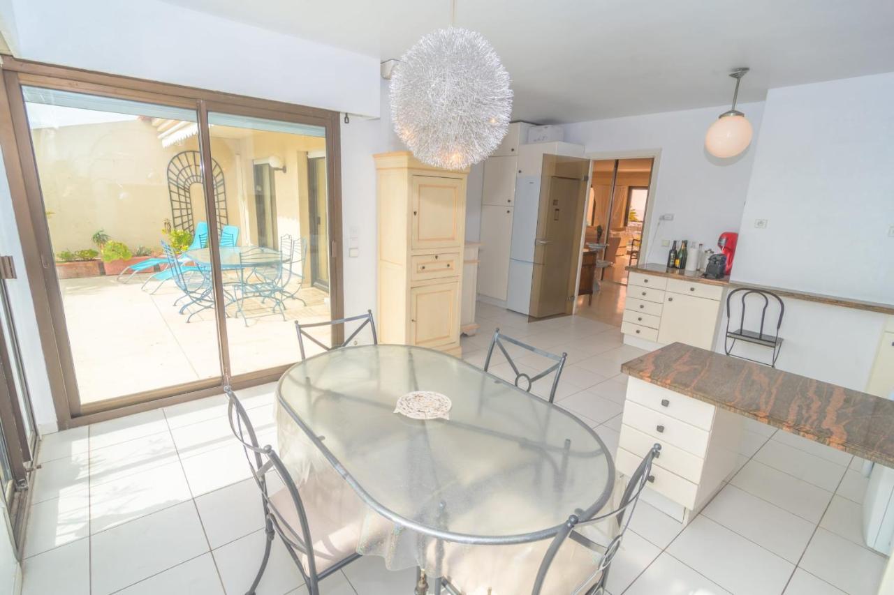 Apartment Sea View Comfort: 3-bedroom Balcony Retreat Cannes