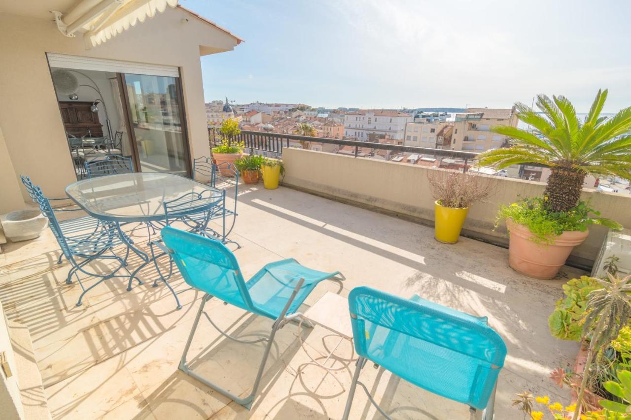 Sea View Comfort: 3-bedroom Balcony Retreat *