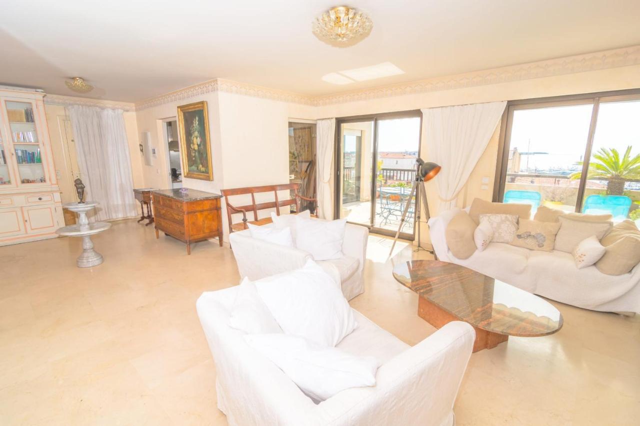 Apartment Sea View Comfort: 3-bedroom Balcony Retreat *