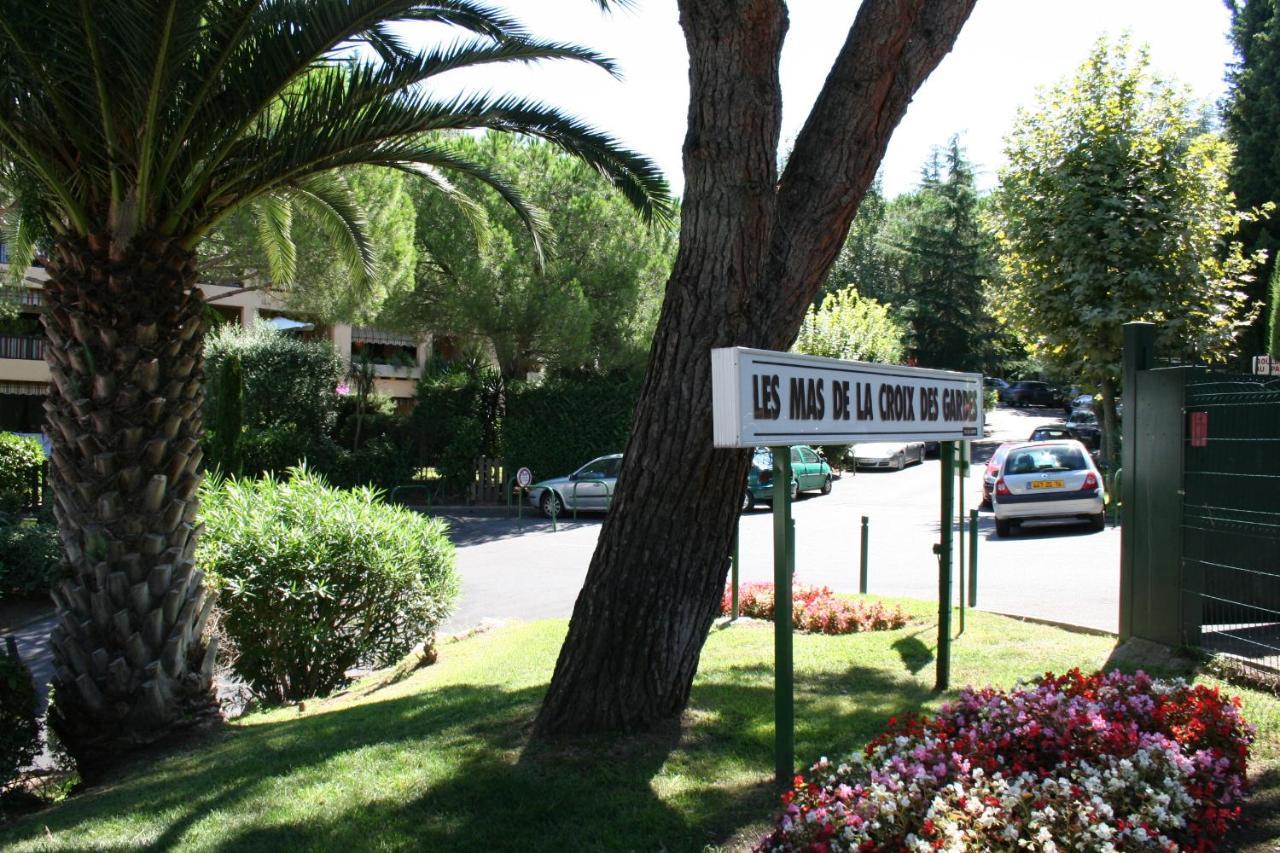 De Charme Wi-fi ,clim, Garage Jardin Prives, Piscine Environnement Arbore Apartment *
