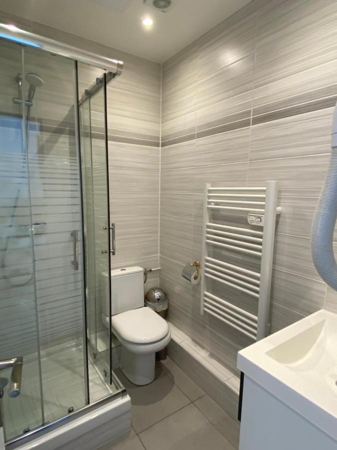Lutetia Hotel 2*