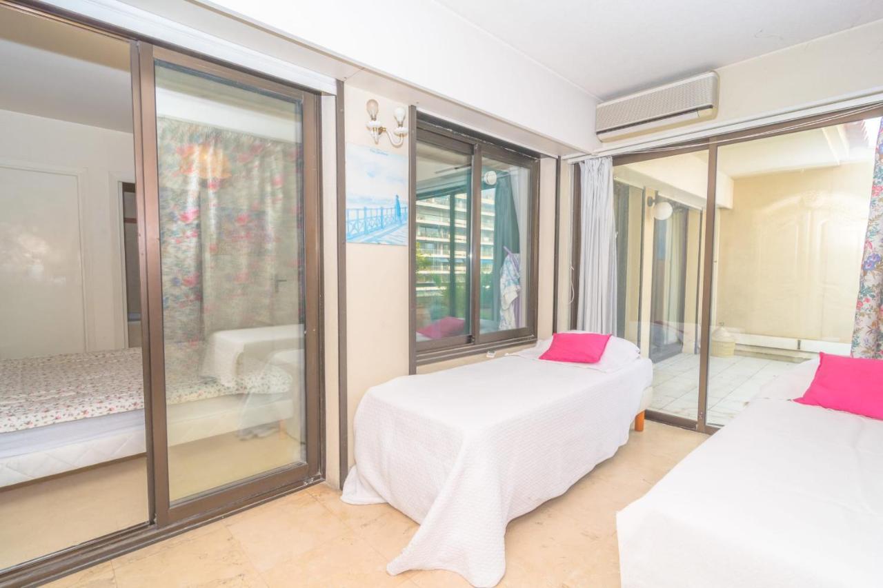 Apartment Sea View Comfort: 3-bedroom Balcony Retreat Cannes