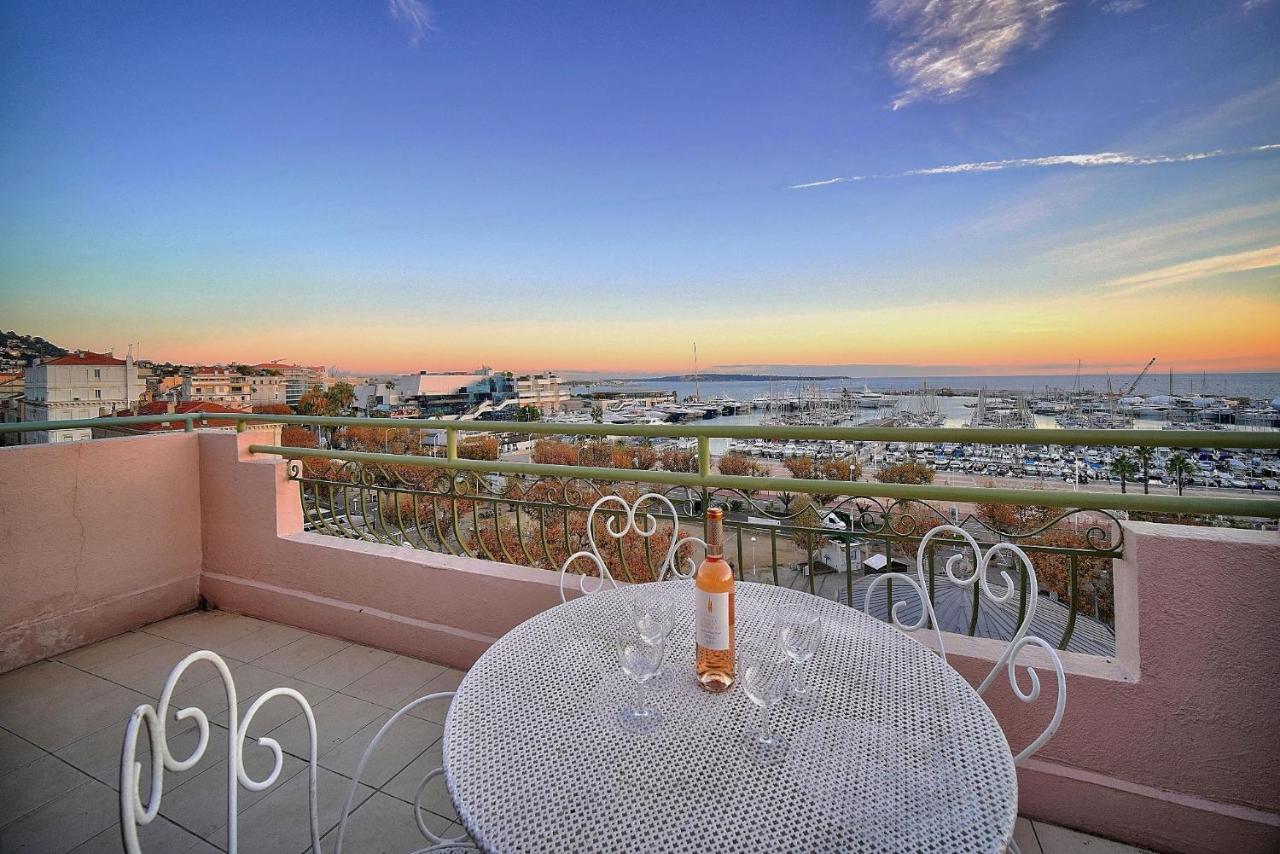 Appartement Superbe Duplex Idealement Situe Proche Plages Avec Grande Terrasse Vue Port !l A1b59 *