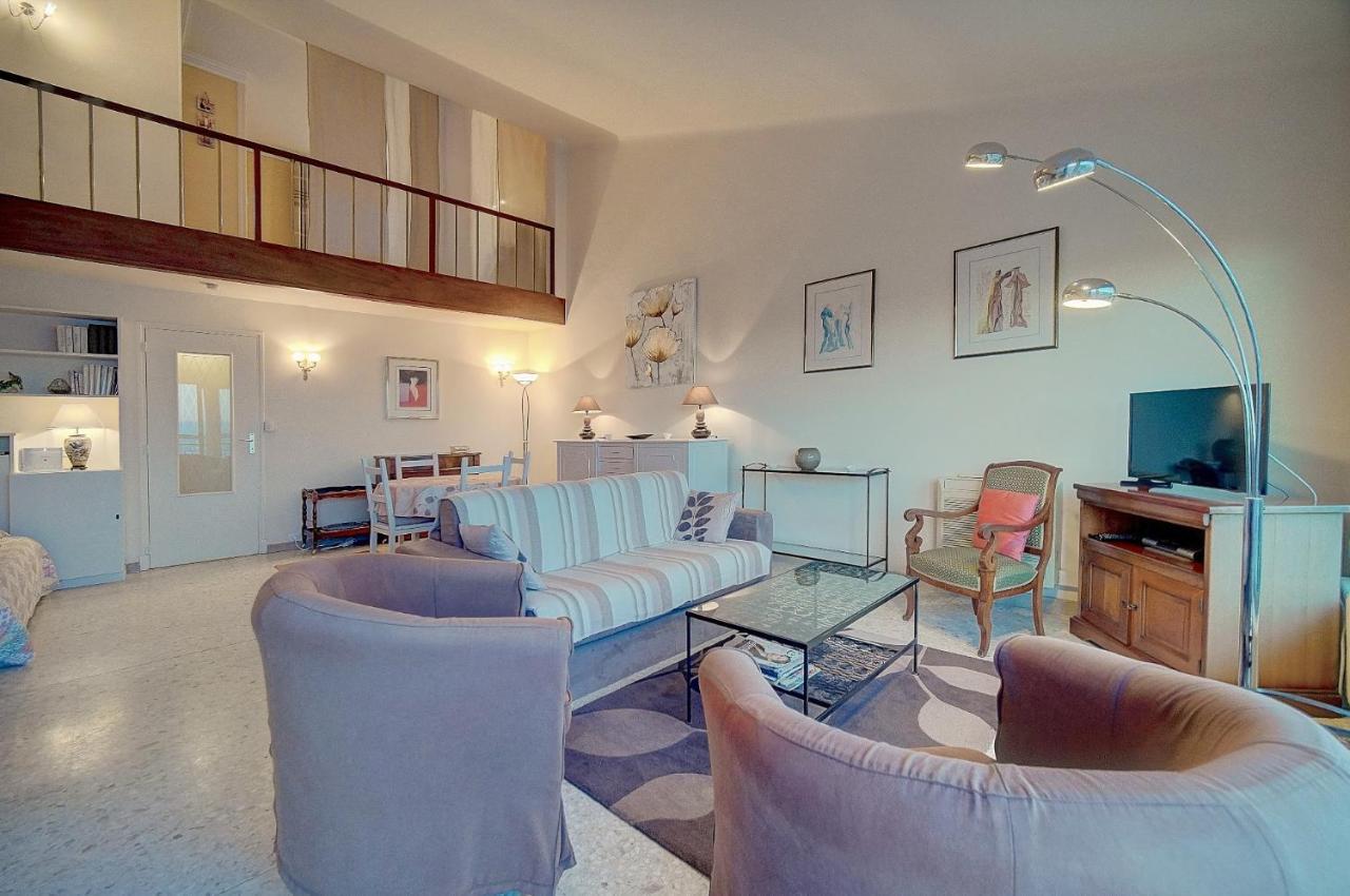 Superbe Duplex Idealement Situe Proche Plages Avec Grande Terrasse Vue Port !l A1b59 * Cannes