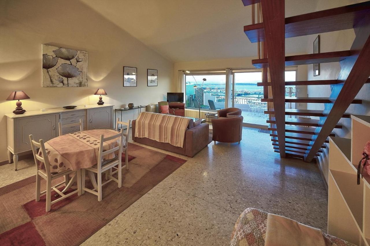 Superbe Duplex Idealement Situe Proche Plages Avec Grande Terrasse Vue Port !l A1b59 Appartement