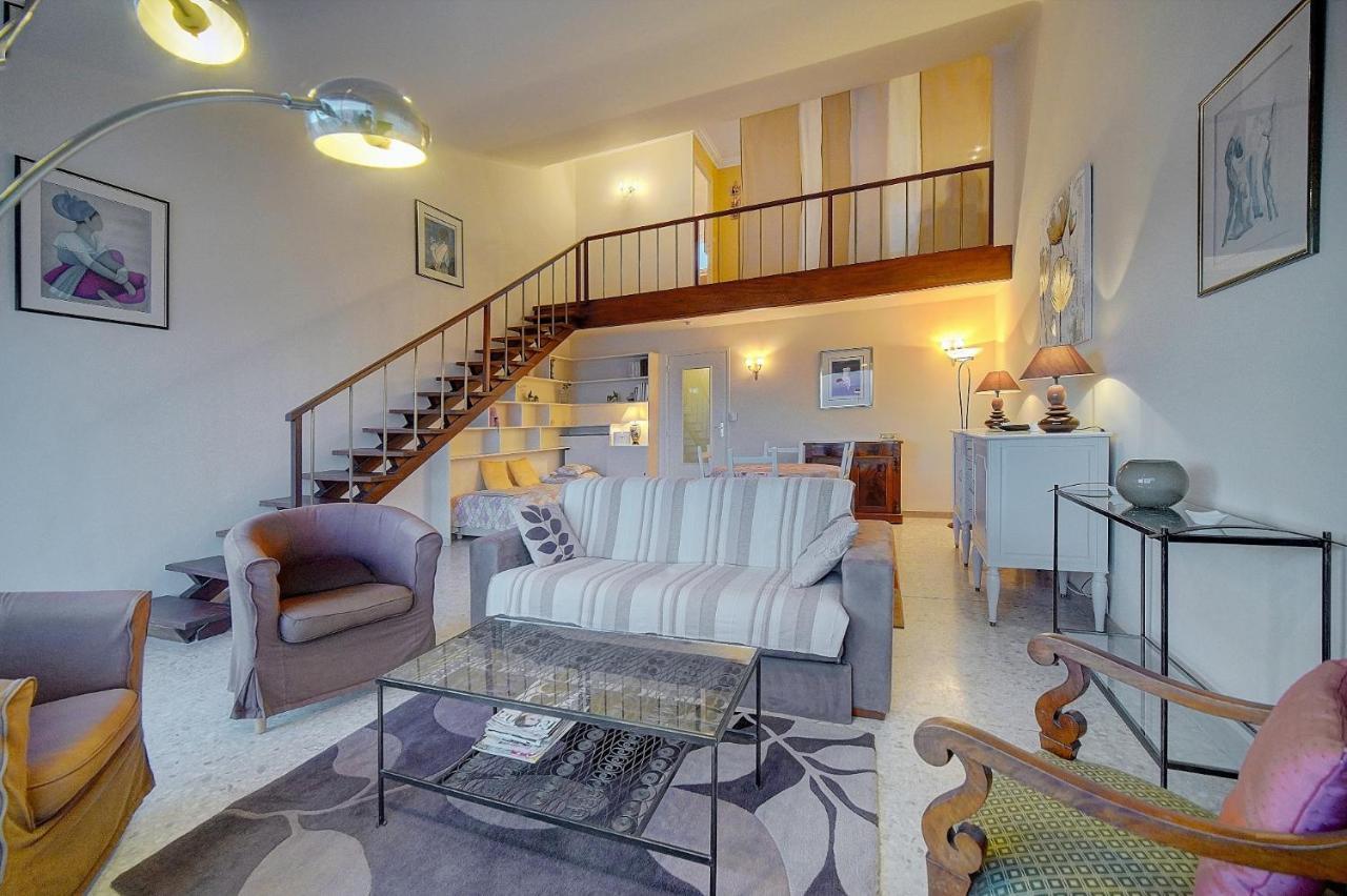 Superbe Duplex Idealement Situe Proche Plages Avec Grande Terrasse Vue Port !l A1b59