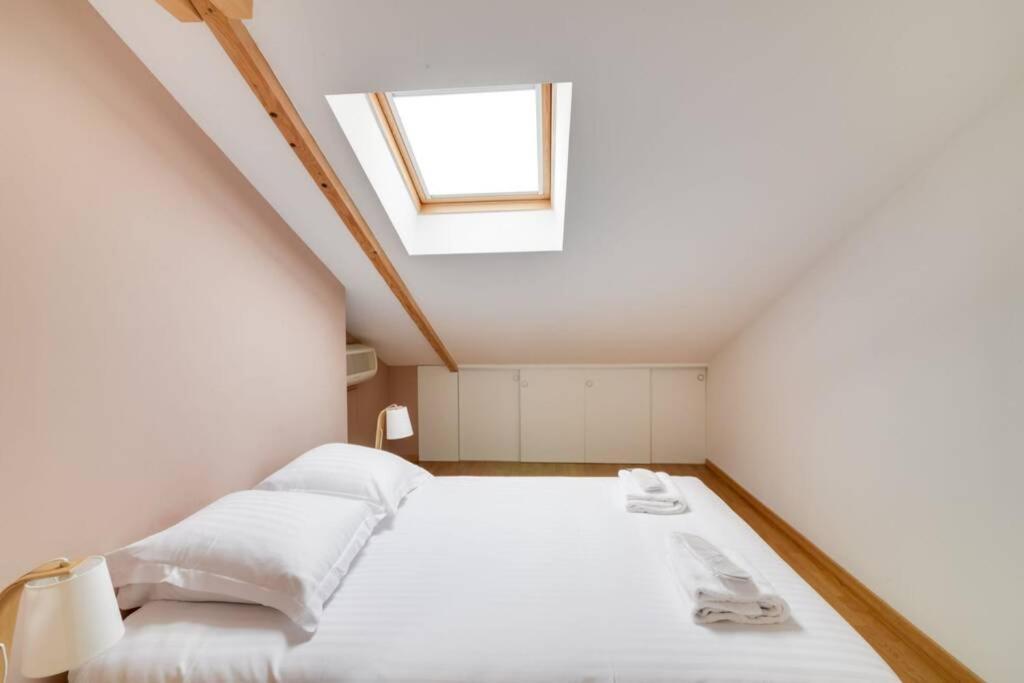 C059-splendid With Air Conditioned - *