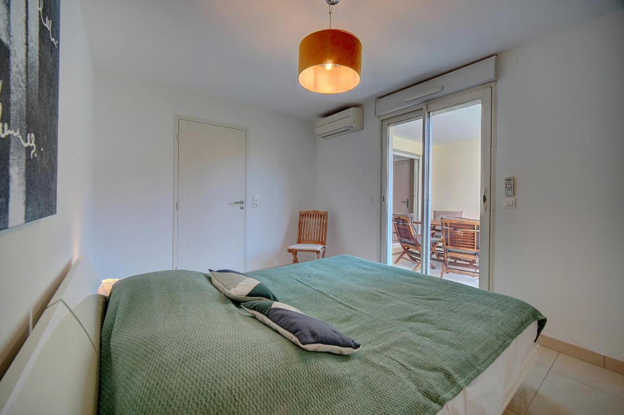 2 Pieces Moderne Avec Terrasse Et Parking A 3mn Des Plages !l- A1b230 *