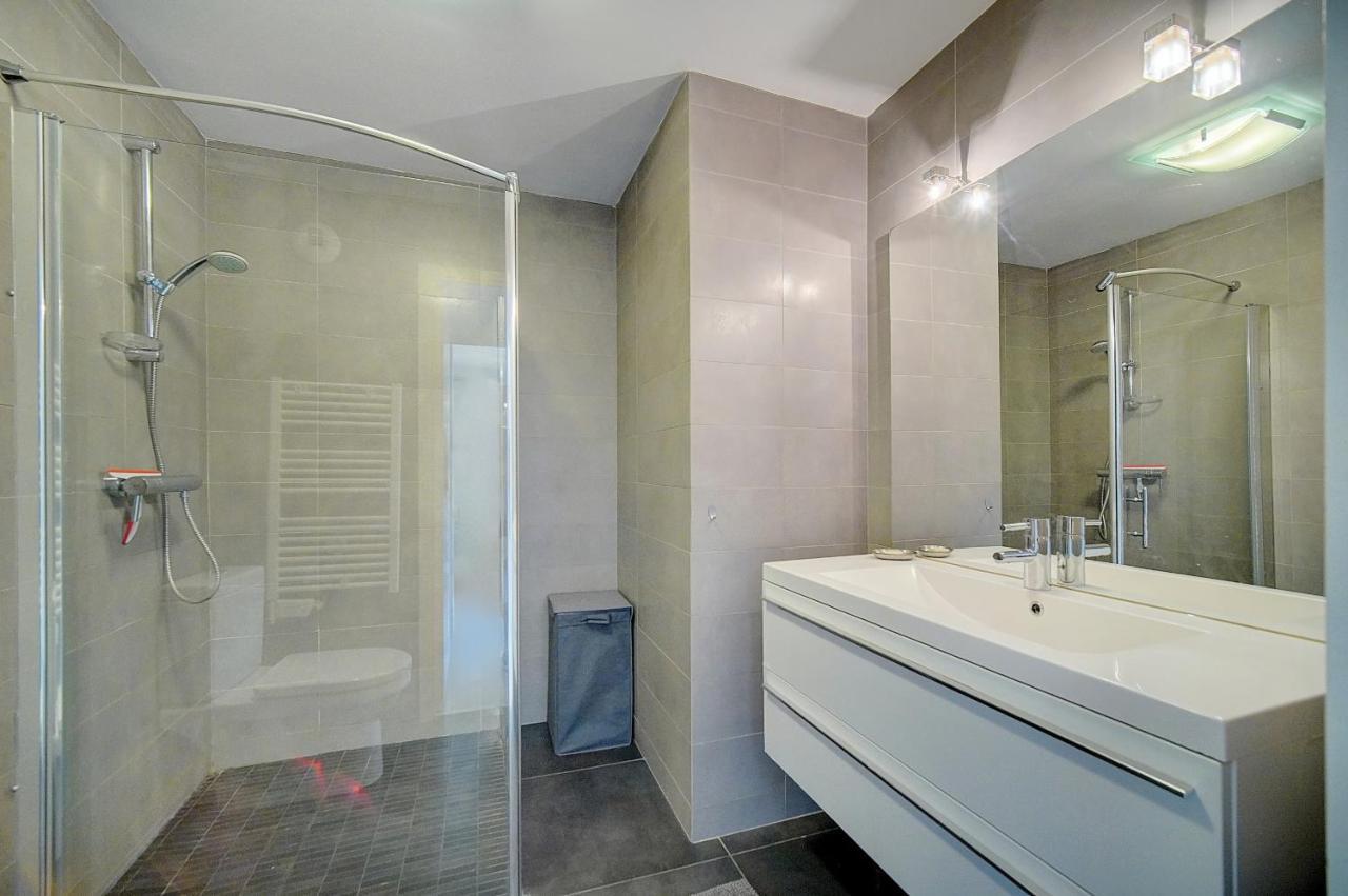 Apartment 2 Pieces Moderne Avec Terrasse Et Parking A 3mn Des Plages !l- A1b230