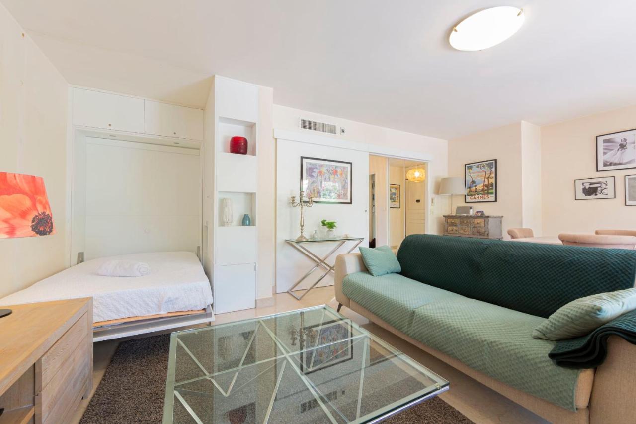 2 Bedrooms2 Bathroomsdouble Terrace & Garden In Palm Area Apartment *
