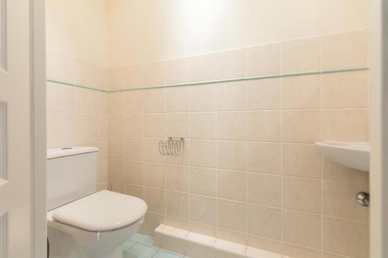 Apartment Centre 2mins From Stunning 3-bed *