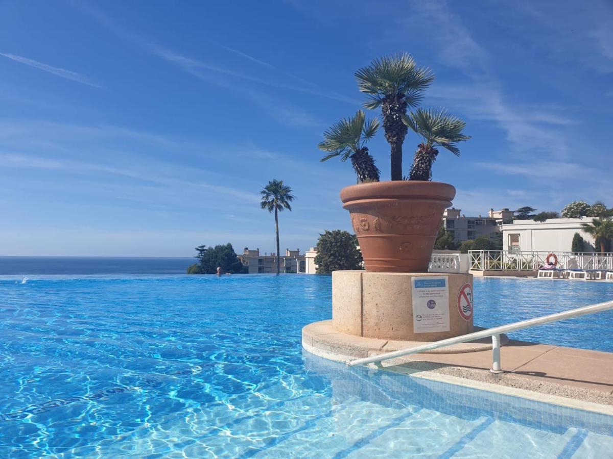 Apartment & Cannes