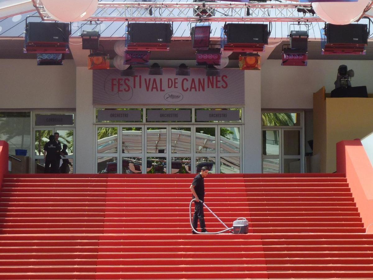 à Quelques Pas De La Mer, De La Croisette Et Du Palais Des Festivals Cannes