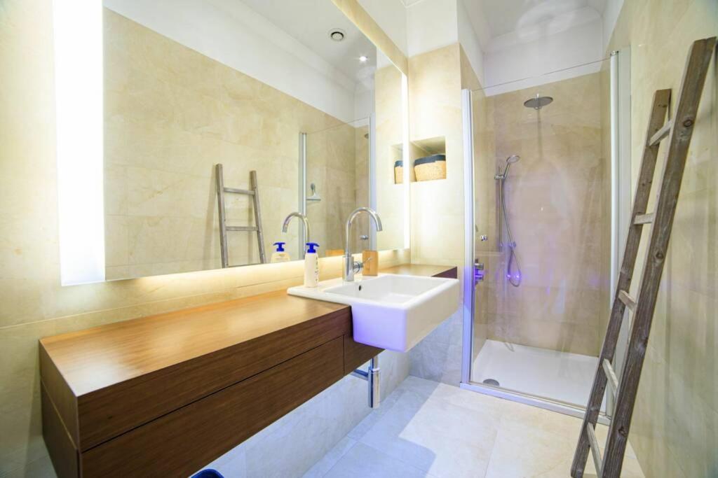 Rue Des Halles - Rue Des Halles 5* Apartment *