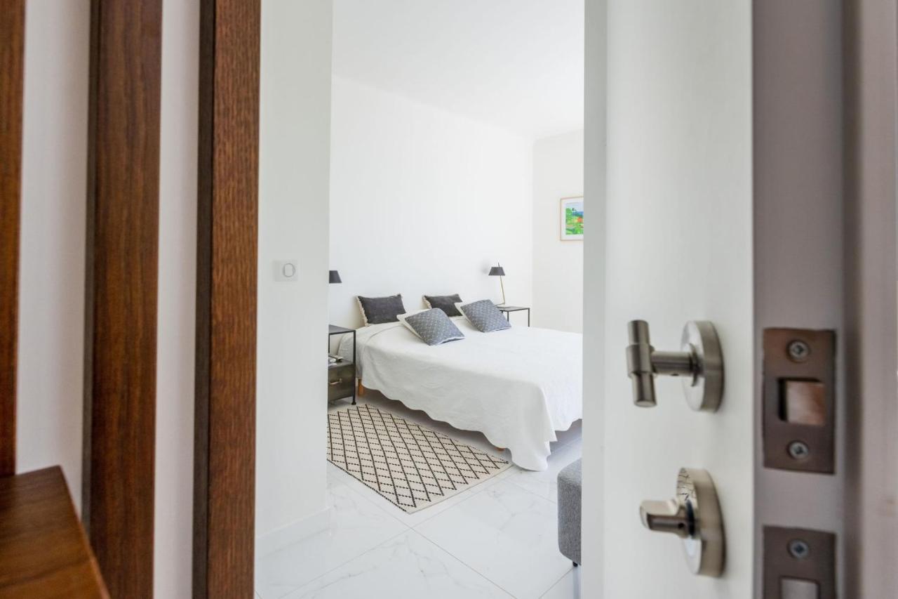 Apartment Upscale 2-br Swimming Pool Sea View