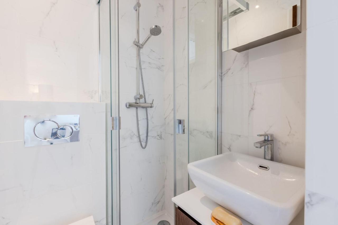 Upscale 2-br Swimming Pool Sea View Apartment
