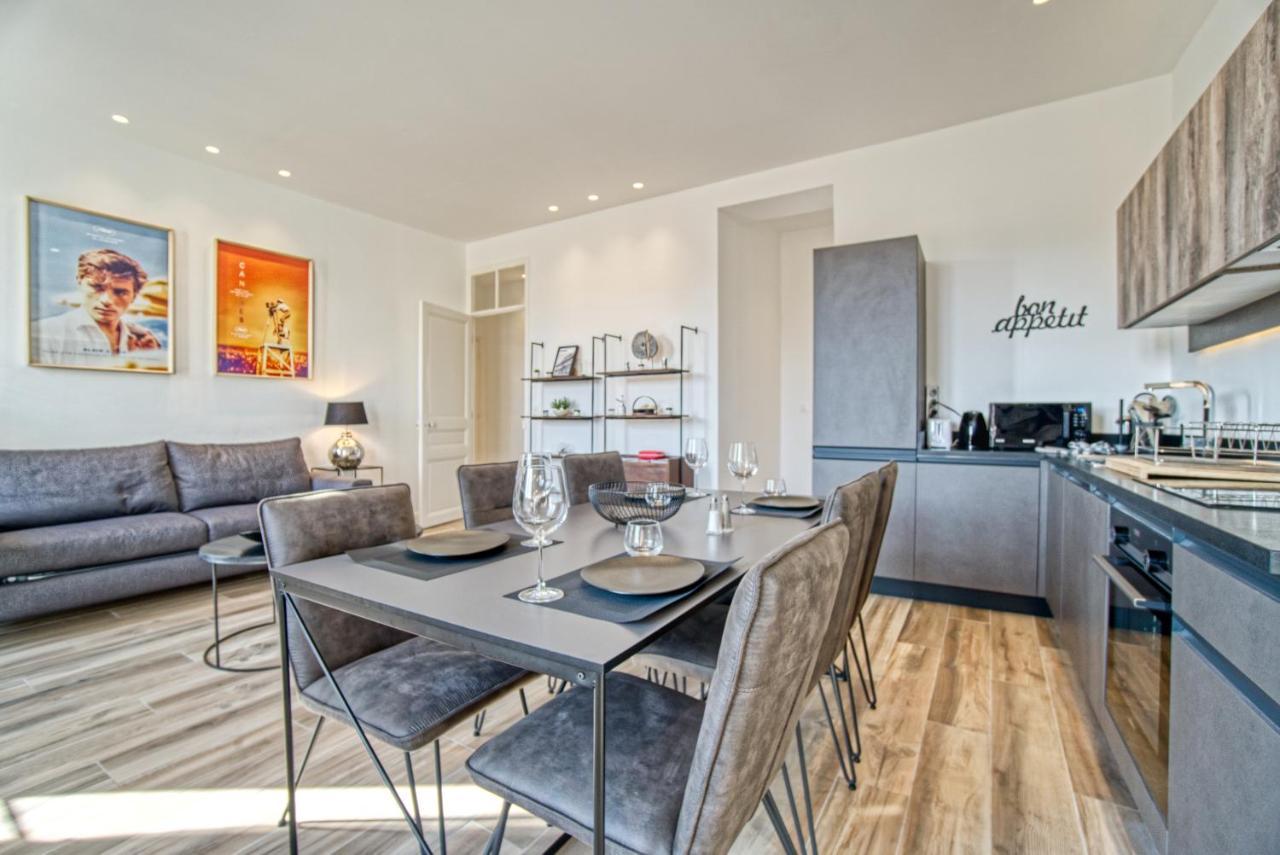 Superbe 3 Pieces Refait A Neuf Classe 4 Etoiles Avec Ascenseur Et Balcon A Pied De La Et Du Palais Des Festivals Apartment Cannes