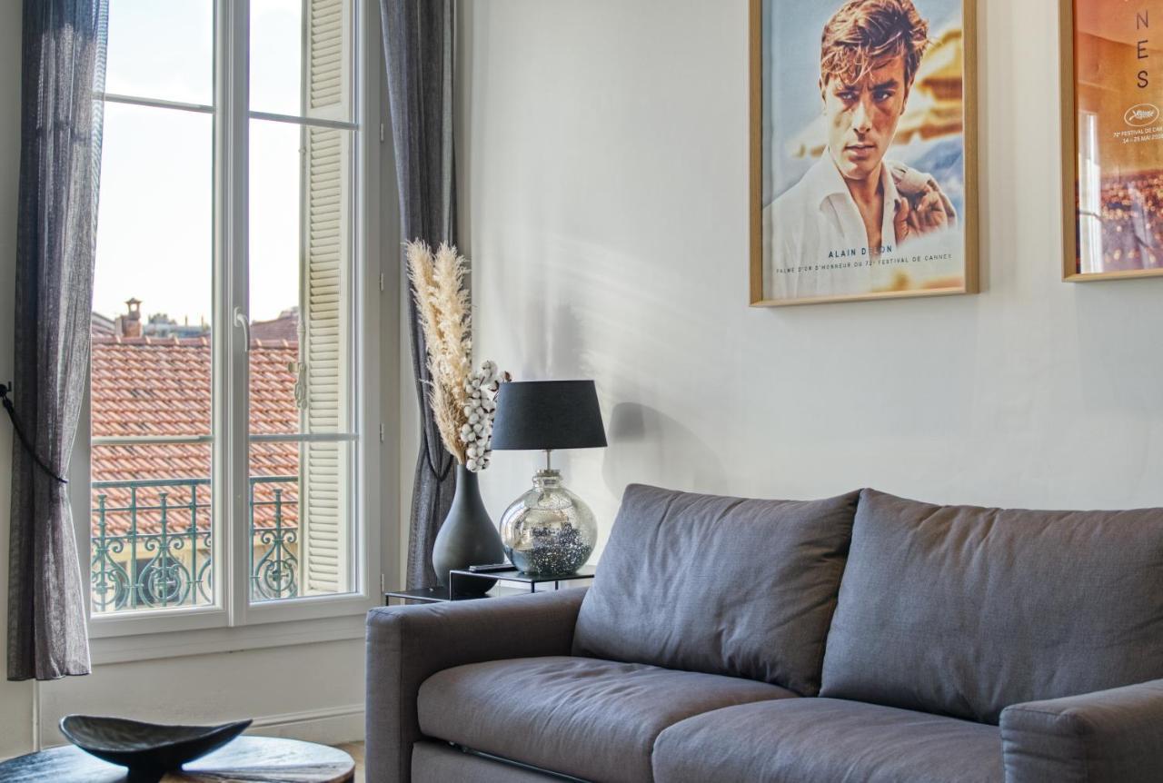 Superbe 3 Pieces Refait A Neuf Classe 4 Etoiles Avec Ascenseur Et Balcon A Pied De La Et Du Palais Des Festivals * Cannes