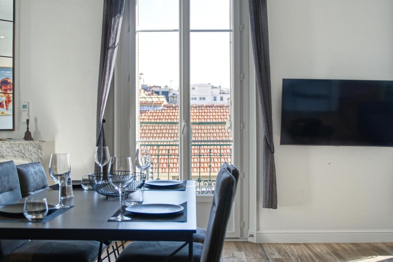 Superbe 3 Pieces Refait A Neuf Classe 4 Etoiles Avec Ascenseur Et Balcon A Pied De La Et Du Palais Des Festivals * Cannes