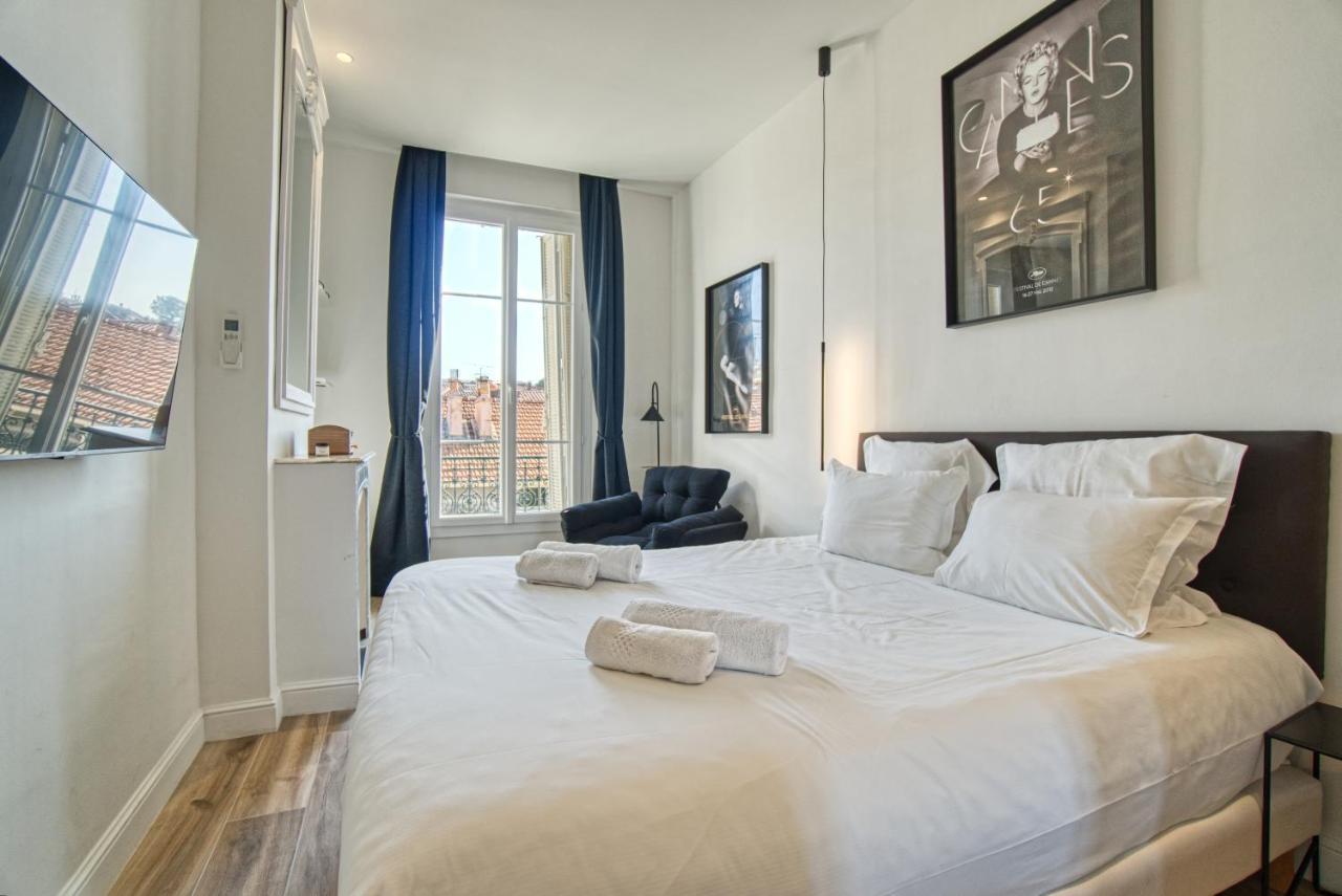 Superbe 3 Pieces Refait A Neuf Classe 4 Etoiles Avec Ascenseur Et Balcon A Pied De La Et Du Palais Des Festivals *