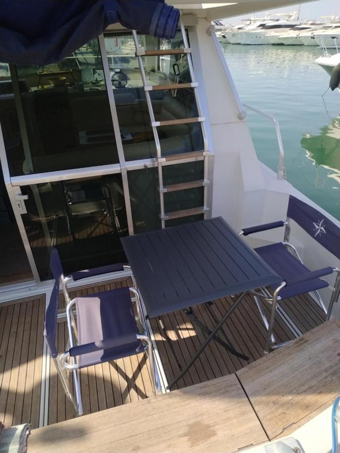 Ferretti 36 ' Bateau A Quai Vieux-port Festival La Croisette *
