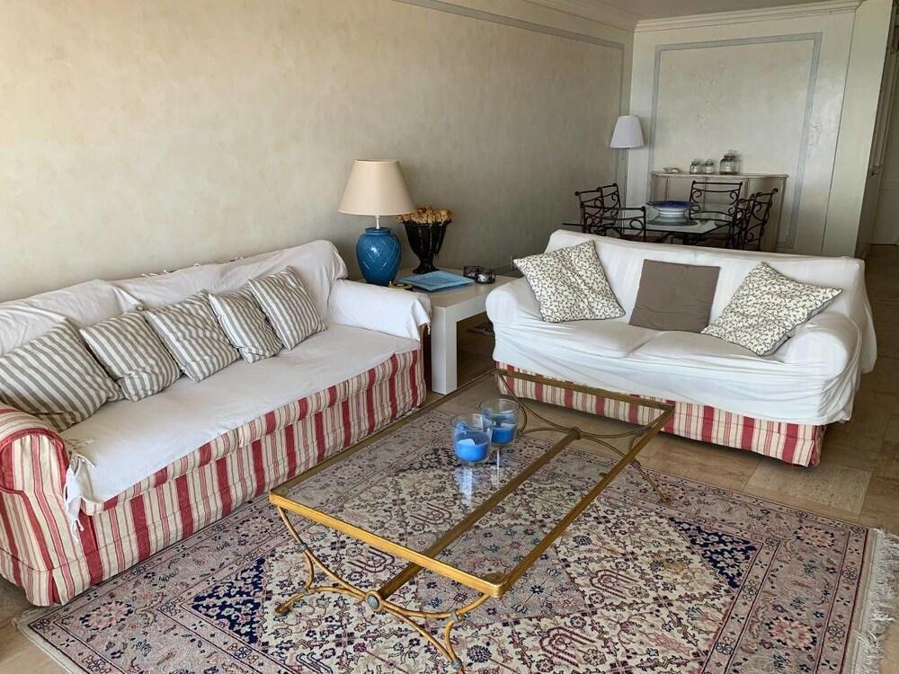 Sea View Flat, Beach Access By Guestready *