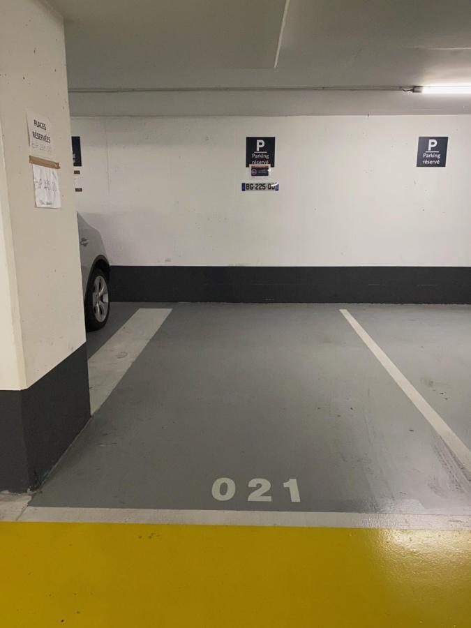 30 M2 Hyper Centre, Neuf, Parking Gratuit, 3 étoiles *