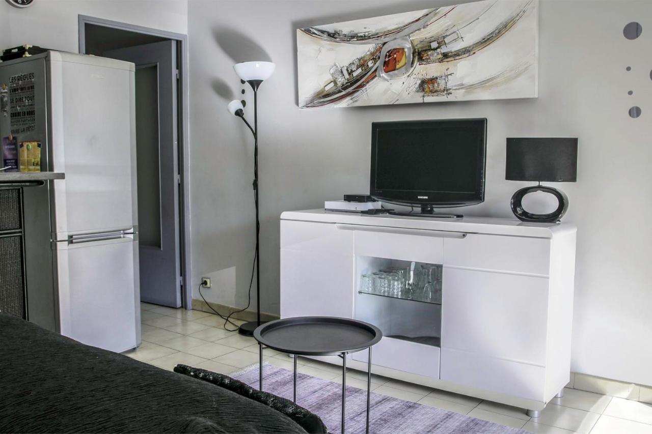 Immogroom- Cosy - Center- Ac - Terrace Apartment *