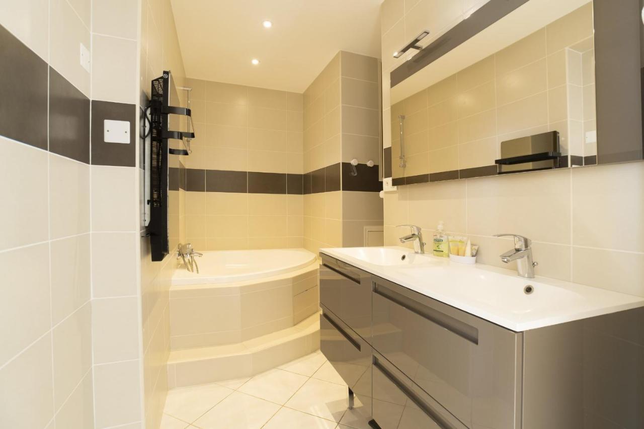 3-br Sea View By The Beaches *