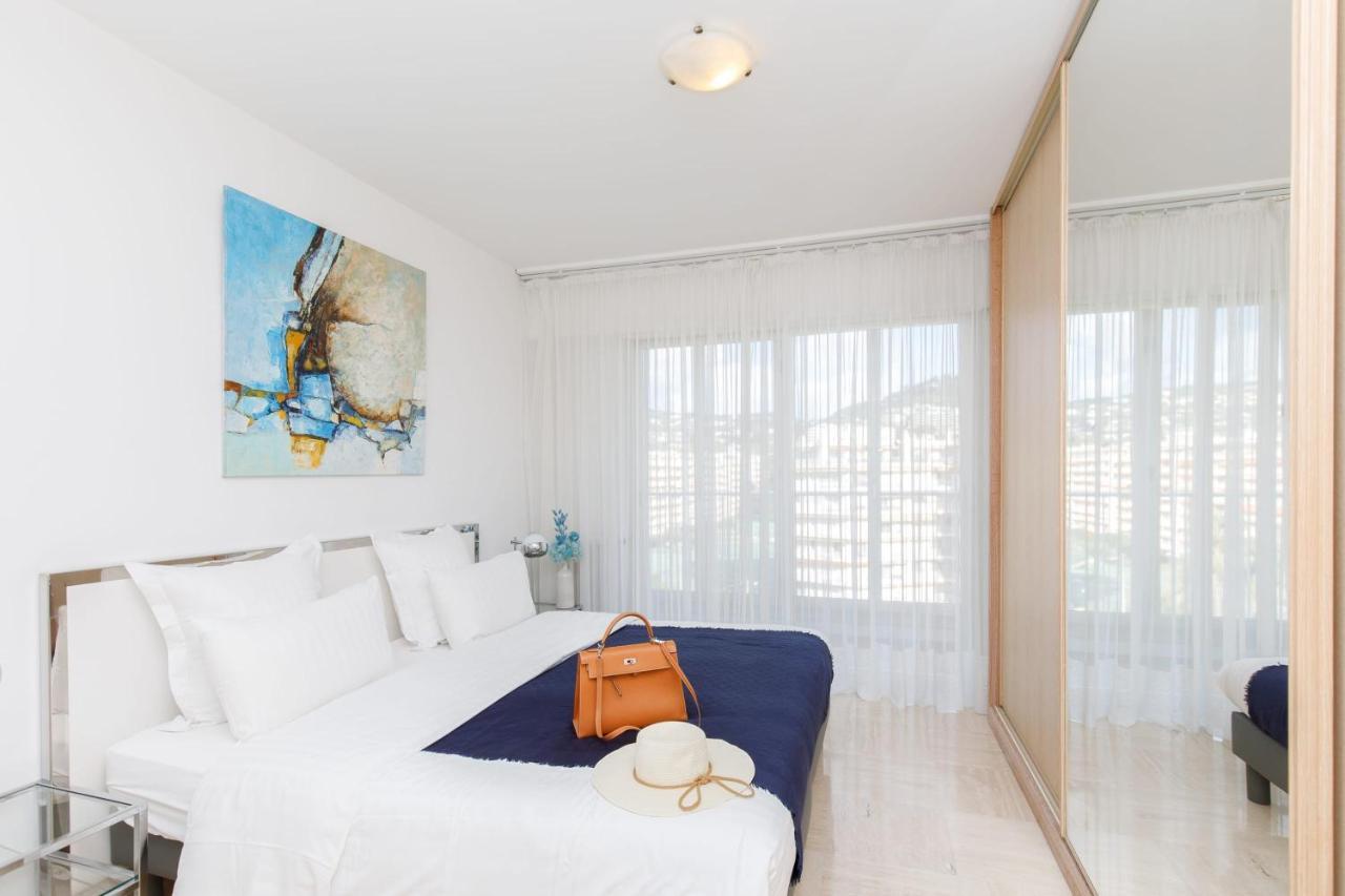 On La Croisette Fabulous Sea View 1 Bed Apartment *