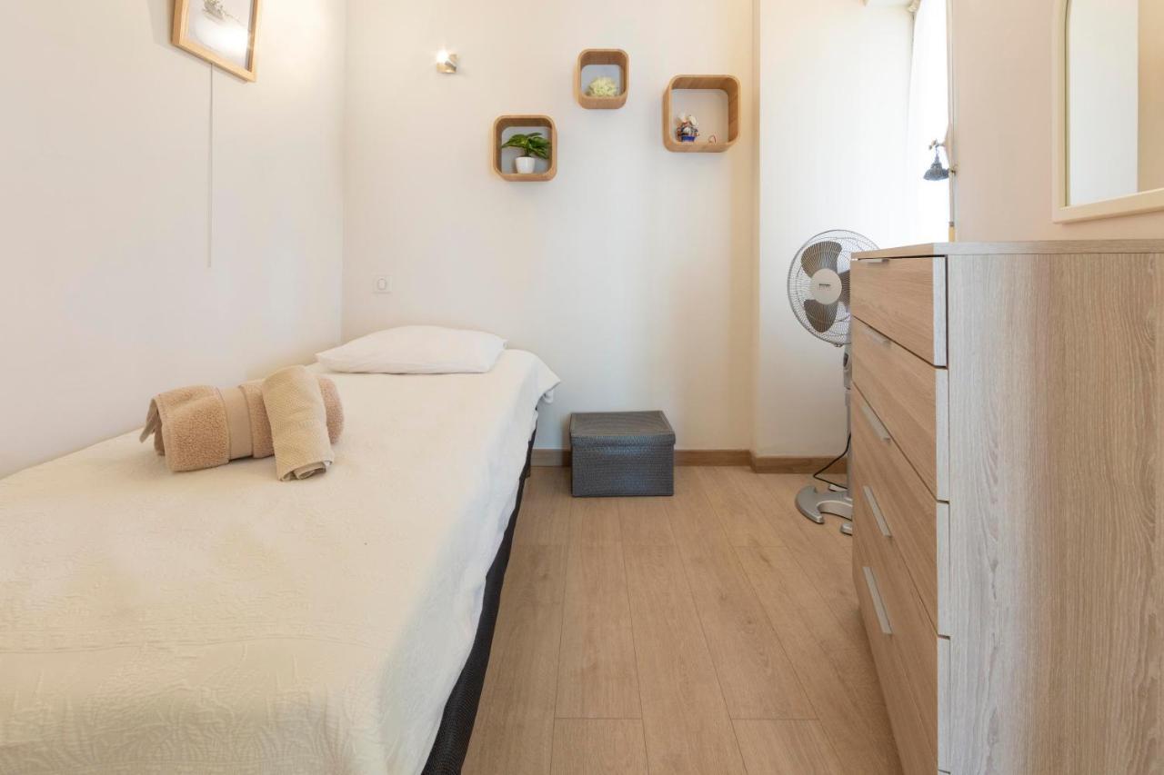 Entierement Equipe De 105 M2 Avec Vue Et Collines Cannes