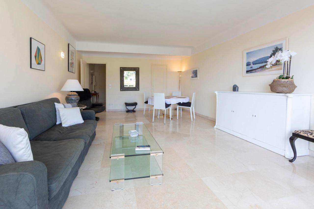 Entierement Equipe De 105 M2 Avec Vue Et Collines * Cannes