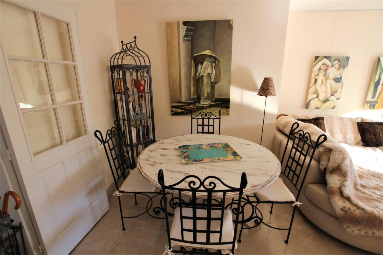 2 Bedrooms2 Bathroomsterrace Equipped In Palm Area