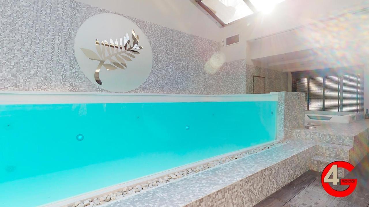 The Pool House * Cannes