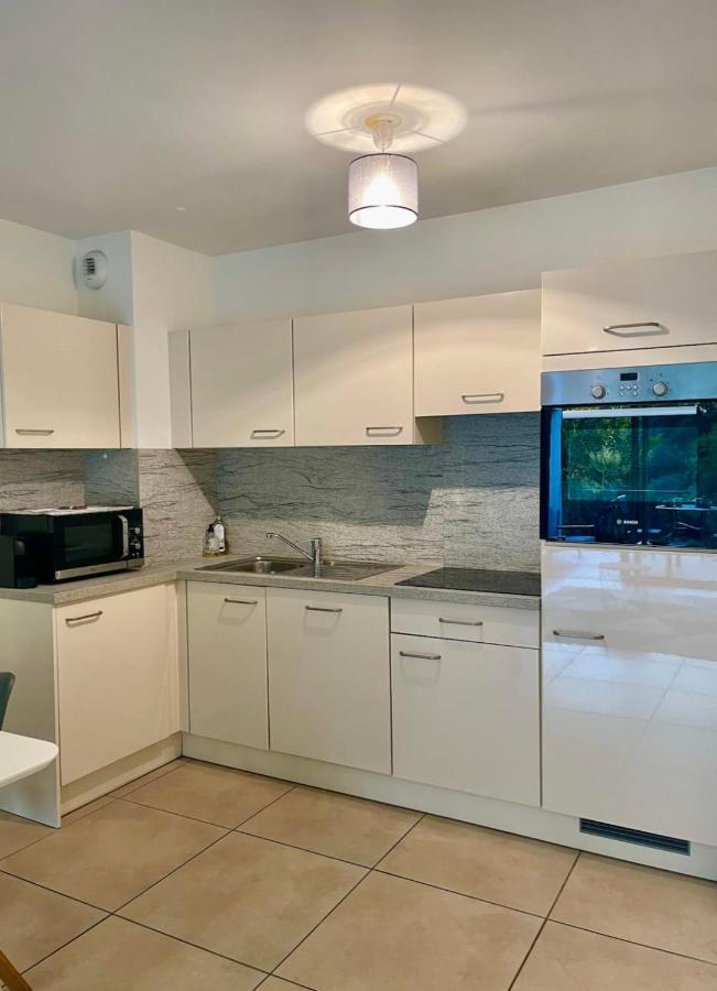 Ferienhaus Oxford 1 Bedroom In A Brand New Building With A Pool