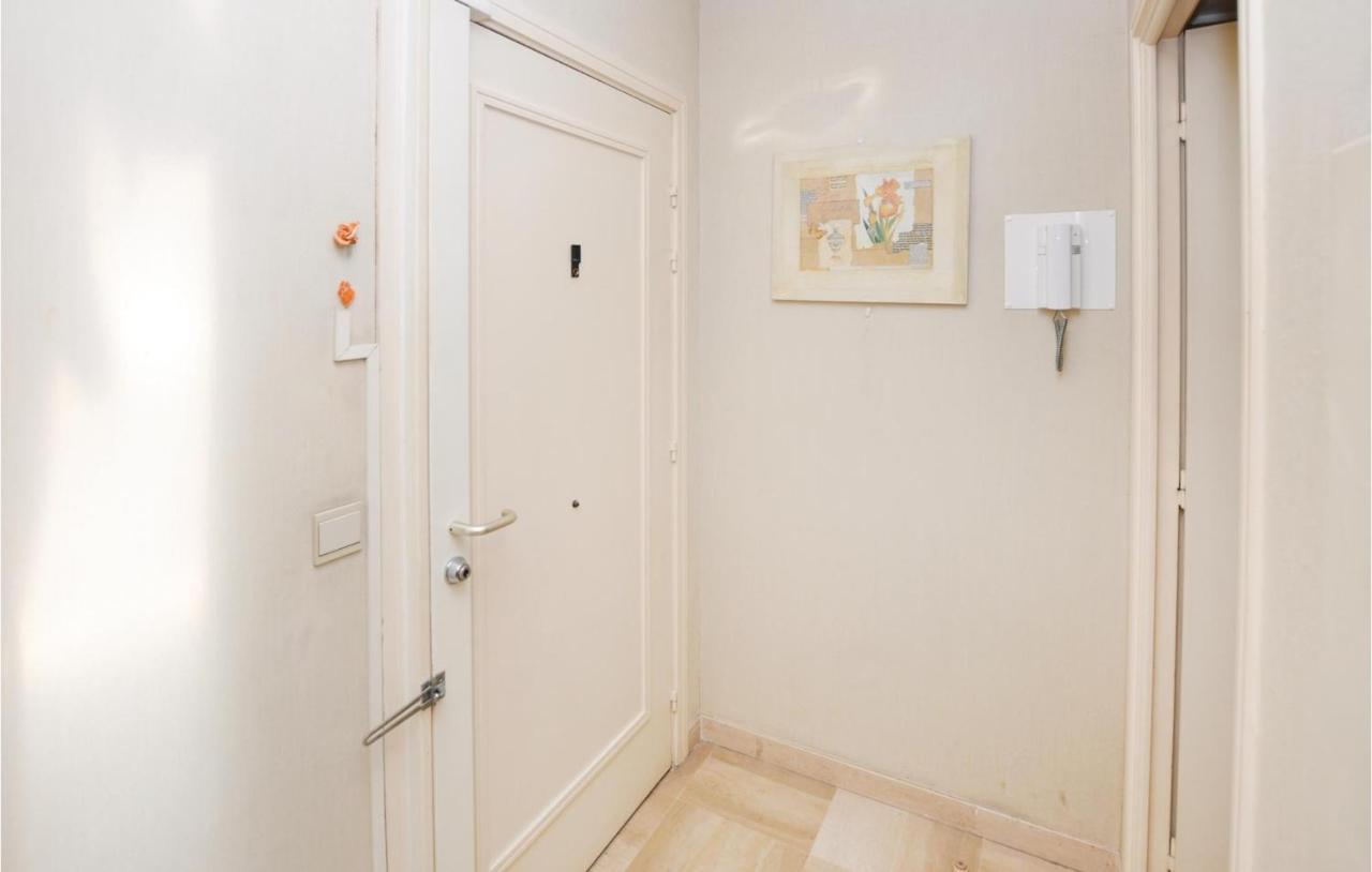 Apartamento Awesome In With Kitchen
