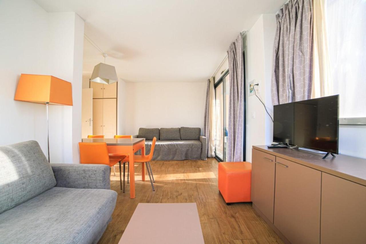 Air Conditioned With Furnished Terrace Swimming Pool & Parking Apartment Cannes
