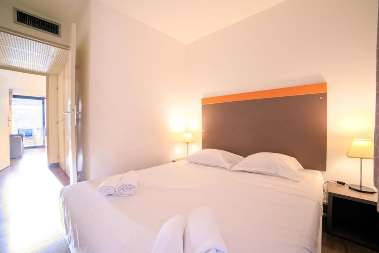 Apartment Air Conditioned With Furnished Terrace Swimming Pool & Parking *