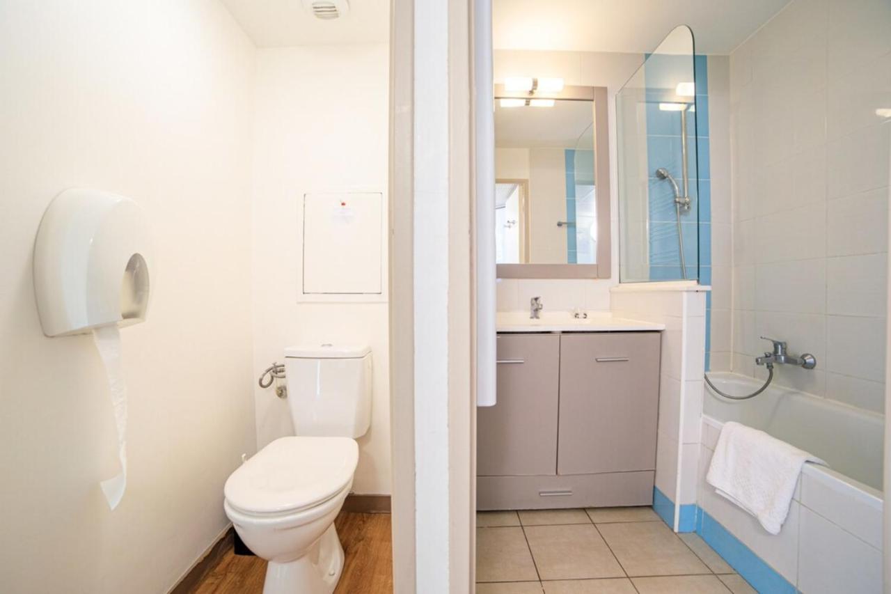 Air Conditioned With Furnished Terrace Swimming Pool & Parking