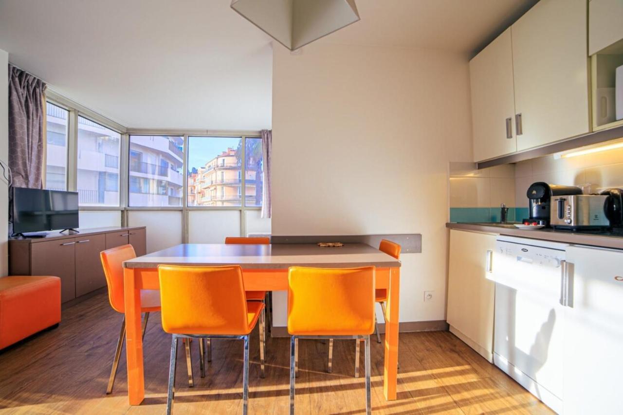 Apartment Air Conditioned With Furnished Terrace Swimming Pool & Parking