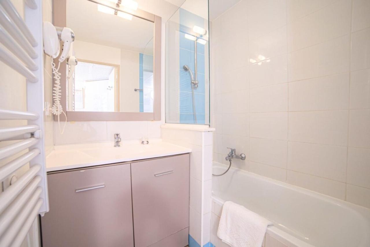 Apartment Air Conditioned With Furnished Terrace Swimming Pool & Parking *
