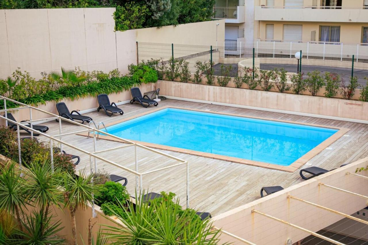 Air Conditioned With Furnished Terrace Swimming Pool & Parking