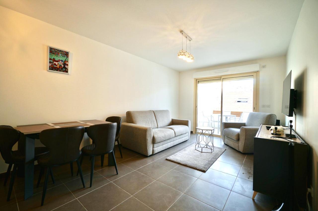Montaigne Apartment