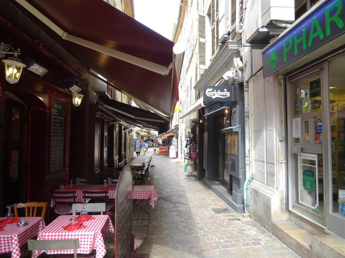 Rue St Antoine