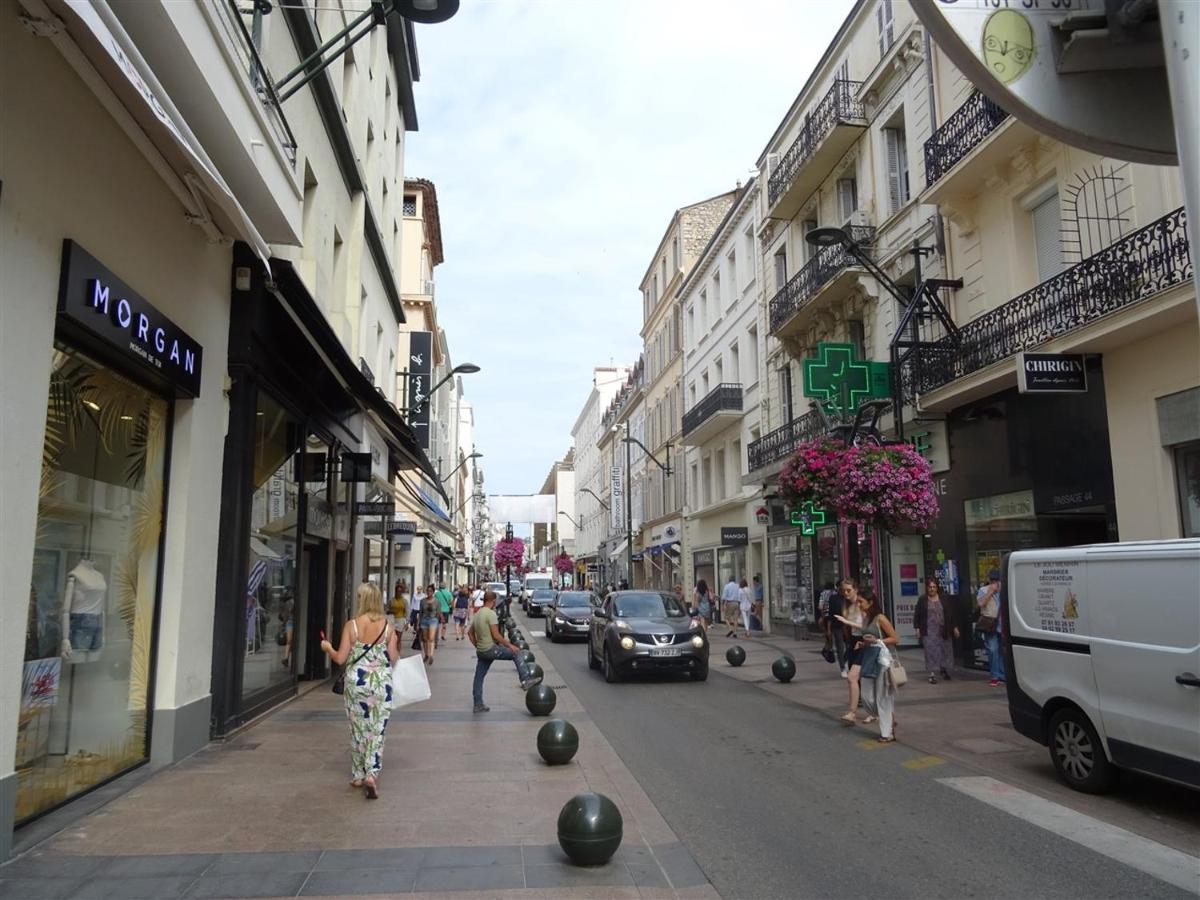 Rue St Antoine *
