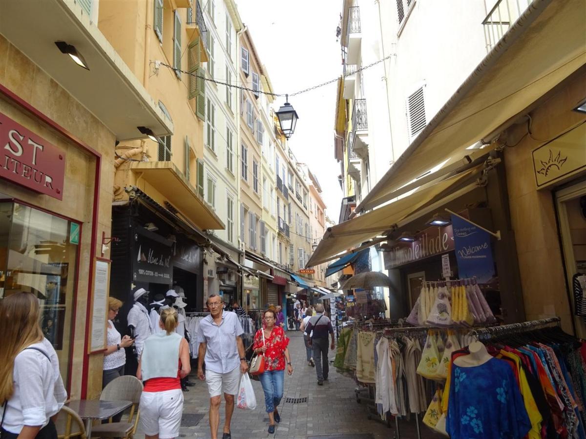Rue St Antoine Cannes