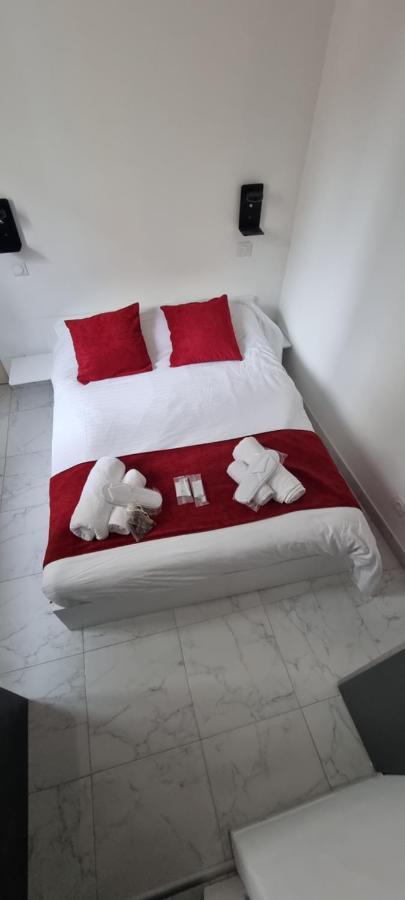 4 Dans Le Meme Immeuble Cannes